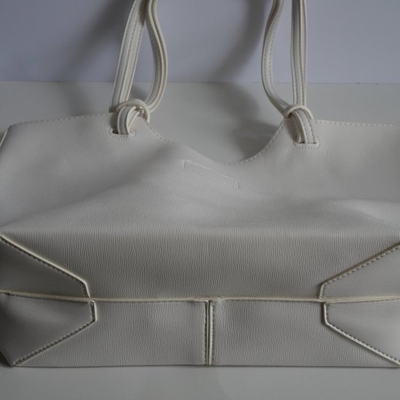 Neiman Marcus White Shoulder Bag - Picture 7 of 11